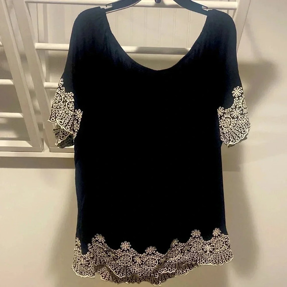 Adrianna Papell Scalloped Embroidered Hem Top in Black and Ivory Size XL - Picture 3 of 8